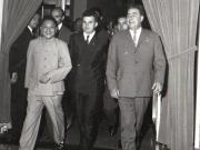 Congresul al IX-lea al P.C.R. – Nicolae Ceauşescu se întreţine cu delegatul sovietic şi cu cel chinez.