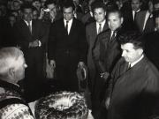 Vizita conducătorilor de partid şi de stat în regiunea Suceava (C.A.P. Dumbrăveni)