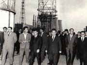 Aspect din timpul vizitei conducătorilor de partid şi de stat în regiunea Mureş Autonomă Maghiară (Combinatul de azot Târgu Mureş)