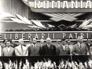 Tribuna centrală în timpul parăzii militare şi a demonstraţiei oamenilor muncii din Capitală