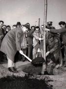 Vizita lui Nicolae Ceauşescu, secretar general al P.C.R., pe şantierul tineretului din Dealul Piscului – Bucureşti.(22 martie 1974).