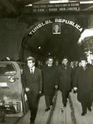 Vizita de lucru a lui Nicolae Ceauşescu împreună cu alţi conducători de partid şi de stat pe şantierele metroului bucureştean.(19.X.1977)