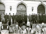 Conducători de partid şi de stat în faţa sediului C.C. al P.C.R., cu prilejul urărilor de Anul Nou 1978.(30.XII.1977)