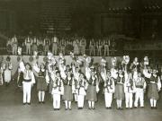 Aspect de la spectacolul dat de copii şi tineret la revelionul tineretului, organizat la Complexul expoziţional din Piaţa Scânteii, în prezenţa conducătorilor de partid şi de stat.(1.I.1978)