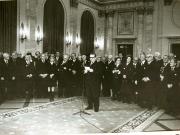 Aspect din timpul solemnităţii decorării de către preşedintele Nicolae Ceauşescu a unor vechi militanţi ai mişcării muncitoreşti, cu prilejul împlinirii vârstei de 70, 75, 80, 85 şi 90 de ani.(24.I.1978)