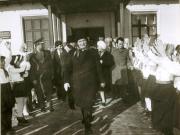 Vizita lui Nicolae Ceauşescu şi a Elenei Ceauşescu în comuna Scorniceşti. Vizitarea bibliotecii comunale.(28.I.1978)