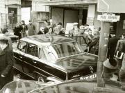 Vizita în România a delegaţiei Asociaţiei de prietenie a poporului chinez cu străinătatea şi a Asociaţiei de prietenie China-România, condusă de Wang Pin-nan, membru al Comitetului Permanent al Consiliului Naţional al Conferinţei Politice Consultative a Poporului Chinez, preşedintele Asociaţiei. În faţa sediului I.R.R.C.S. din str. M. Eminescu nr.8 (7.IV.)(6-16.IV.1978)