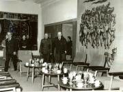 La invitaţia Institutului român pentru relaţiile culturale cu străinătatea şi a asociaţiei de prietenie româno-chineză, o delegaţie a Asociaţiei de prietenie a poporului chinez cu străinătatea şi a Asociaţiei China-România, condusă de Wang Pin-nan, preşedintele asociaţiei, a făcut o vizită în ţara noastră. La Muzeul de Istorie al P.C.R. (7.IV.)(6-16.IV.1978)