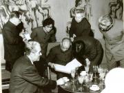 La invitaţia Institutului român pentru relaţiile culturale cu străinătatea şi a asociaţiei de prietenie româno-chineză, o delegaţie a Asociaţiei de prietenie a poporului chinez cu străinătatea şi a Asociaţiei China-România, condusă de Wang Pin-nan, preşedintele asociaţiei, a făcut o vizită în ţara noastră. La Muzeul de Istorie al P.C.R. (7.IV.)(6-16.IV.1978)