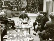 La invitaţia Institutului român pentru relaţiile culturale cu străinătatea şi a asociaţiei de prietenie româno-chineză, o delegaţie a Asociaţiei de prietenie a poporului chinez cu străinătatea şi a Asociaţiei China-România, condusă de Wang Pin-nan, preşedintele asociaţiei, a făcut o vizită în ţara noastră. La Muzeul de Istorie al P.C.R. (7.IV.)(6-16.IV.1978)