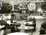 La invitaţia Institutului român pentru relaţiile culturale cu străinătatea şi a asociaţiei de prietenie româno-chineză, o delegaţie a Asociaţiei de prietenie a poporului chinez cu străinătatea şi a Asociaţiei China-România, condusă de Wang Pin-nan, preşedintele asociaţiei, a făcut o vizită în ţara noastră. La Muzeul de Istorie al P.C.R. (7.IV.)(6-16.IV.1978)