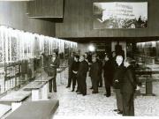 La invitaţia Institutului român pentru relaţiile culturale cu străinătatea şi a asociaţiei de prietenie româno-chineză, o delegaţie a Asociaţiei de prietenie a poporului chinez cu străinătatea şi a Asociaţiei China-România, condusă de Wang Pin-nan, preşedintele asociaţiei, a făcut o vizită în ţara noastră. La Muzeul de Istorie al P.C.R. (7.IV.)(6-16.IV.1978)