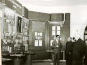 La invitaţia Institutului român pentru relaţiile culturale cu străinătatea şi a asociaţiei de prietenie româno-chineză, o delegaţie a Asociaţiei de prietenie a poporului chinez cu străinătatea şi a Asociaţiei China-România, condusă de Wang Pin-nan, preşedintele asociaţiei, a făcut o vizită în ţara noastră. La Muzeul de Istorie al P.C.R. (7.IV.)(6-16.IV.1978)