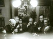 La invitaţia I.R.R.C.S. şi a Asociaţiei de prietenie româno-chineze, o delegaţie a Asociaţiei de prietenie a poporului chinez cu străinătatea şi a Asociaţiei de prietenie China-România, condusă de Wang Pin-nan, a făcut o vizită în ţara noastră. În vizită acasă la Ion Popescu Puţuri, preşedintele Asociaţiei de prietenie româno-chineză, bd. Aviatorilor nr.57.(6-16.IV.1978)