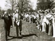 Vizita de stat a preşedintelui Nicolae Ceauşescu în S.U.A. la invitaţia preşedintelui american Jimmy Carter. Cei doi preşedinţi răspund ovaţiilor mulţimii aflate în parcul Casei Albe. (12.IV).(12-17.IV.1978)