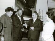 Vizita în S.U.A. La Blair House, reşedinţa rezervată înalţilor oaspeţi români, lui Nicolae Ceauşescu i-a fost remisă cheia oraşului Washington de către primarul Capitalei S.U.A., Walter Washington.(12-17.IV.1978)