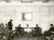 Primirea delegaţiei guvernamentale a P.R. China, condusă de Cen Mu-hua – vicepremier al Consiliului de Stat, ministrul relaţiilor economice cu străinătatea, care a făcut o vizită oficială în ţara noastră.(20.IV.1978)