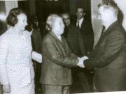 Aflaţi în vizită oficială în R.P. China, preşedintele Nicolae Ceauşescu şi Elena Ceauşescu au primit, la reşedinţa din Beijing (Pekin), vizita doamnei Den In-Ceac, vicepreşedintele Comitetului Permanent al Adunării Naţionale a Reprezentanţilor Populari ai R.P. China, soţia fostului premier Ciu En-lai.(15.V.1978)