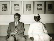 După vizitele oficiale întreprinse în unele ţări din Asia, în drum spre ţară, Nicolae Ceauşescu, Elena Ceauşescu şi persoanele care îi însoţesc au făcut o vizită la Delhi, unde s-au întâlnit cu primul ministru al Republicii India, Morarji Desai.Convorbiri între Nicolae Ceauşescu şi primul ministru al Republicii India, Morarji Desai.(30.V.1978)