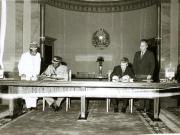 Ceremonia semnării Declaraţiei solemne comune şi a Comunicatului comun de către preşedintele Nicolae Ceauşescu şi şeful Guvernului militar federal, comandant suprem al Forţelor Armate ale R.F. Nigeria, generalul-locotenent Olusegun Obasanjo, care, între 5-7.VI.1978, a făcut o vizită oficială în România, în fruntea unei delegaţii nigeriene.(5-7.VI.1978)