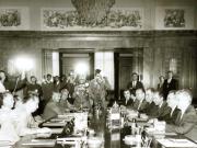 La invitaţia lui Nicolae Ceauşescu, secretar general al P.C.R., preşedintele R.S.R., Hua Guofeng, preşedintele C.C. al P.C. Chinez, premierul Consiliului de Stat al R.P. China, a făcut, în perioada 16-21.VIII.1978, o vizită oficială în ţara noastră. Convorbiri oficiale româno-chineze.(16-21.VIII.1978)