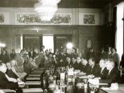 La invitaţia lui Nicolae Ceauşescu, secretar general al P.C.R., preşedintele R.S.R., Hua Guofeng, preşedintele C.C. al P.C. Chinez, premierul Consiliului de Stat al R.P. China, a făcut, în perioada 16-21.VIII.1978, o vizită oficială în ţara noastră. Convorbiri româno-chineze. (16-21.VIII.1978)