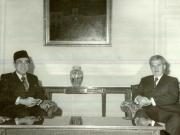 Preşedintele Nicolae Ceauşescu l-a primit pe preşedintele Statului Malayeziei, Tan Sri Datuk Haji Omar Yoke Lin Ong, care, la invitaţia Marii Adunări Naţionale, face o vizită în ţara noastră. La întrevedere a participat Nicolae Giosan, preşedintele M.A.N.(17.X.1978)