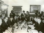 Aspect din timpul convorbirilor româno-iugoslave, ce au avut loc la Palatul Alb de pe Dedinie din Belgrad, cu ocazia vizitei de prietenie a delegaţiei României, condusă de preşedintele Nicolae Ceauşescu, care, la invitaţia preşedintelui Uniunii Comuniştilor din Iugoslavia, Iosif Broz Tito, a vizitat această ţară în zilele de 16 şi 17.XI.1978.(16-17.XI.1978)