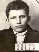 Nicolae Ceauşescu la vârsta de 15 ani (deţinut la Doftana) (1933)