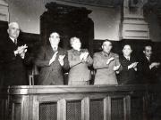 Gheorghe Gheorghiu –Dej, Ana Pauker, Vasile Luca, Teohari Georgescu, Petru Groza, Chişinevselu Iosif, pe banca ministerială cu prilejul celei de-a 10-a sesiuni a Marii Adunări Naţionale în cadrul căreia s-a votat bugetul de stat al R.P.R. pe anul 1951 şi s-a semnat Apelul pentru un Pact al Păcii  (7.IV.1951). (5-7.IV.1951).