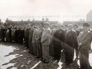 Gheorghe Gheorghiu –Dej, Kavtaradze, Chişinevselu Iosif, Al. Moghioroş, Traian Săvulescu, C.I.Parhon, Vasile Luca,  Mihail Sadoveanu, Gh. Apostol, Rădăceanu Lothar, la solemnitatea dezvelirii statuii lui I.V. Stalin şi inaugurarea parcului de cultură şi odihnă „I.V. Stalin”. (1.05.1951).
