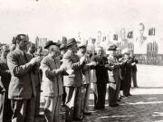 Gheorghe Gheorghiu Dej, Ş.I. Kavtaradze, Chişinevselu Iosif, Al. Moghioroş, Vasile Luca, Ana Pauker, C.I.Parhon, Teohari Georgescu, Gh. Apostol, la solemnitatea dezvelirii statuii lui I.V. Stalin şi inaugurarea parcului de cultură şi odihnă „I.V. Stalin”. (1.05.1951).