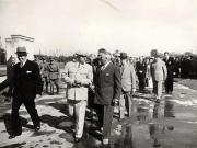Gheorghe Gheorghiu –Dej, Vasile Luca,  Ş.I. Kavtaradze, Petru Groza, C.I.Parhon, Şt. Voitec, vizitând parcul de cultură şi odihnă „I.V. Stalin”, după inaugurare. (1.05.1951).