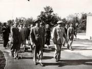 Gheorghe Gheorghiu Dej, Petru Groza, Ş.I. Kavtaradze, Al. Moghioroş, Gh. Stoica, Ana Pauker, vizitând parcul de cultură şi odihnă „I.V. Stalin”, după inaugurare. (1.05.1951).