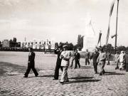 Gheorghe Gheorghiu –Dej, Petru Groza, Vasile Luca, Ş.I. Kavtaradze după inaugurarea parcului de cultură şi odihnă „I.V. Stalin”, îndreptându-se spre tribuna oficială pentru a primi defilarea oamenilor muncii. (1.05.1951).