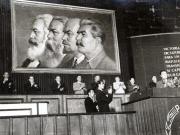 Dej, Rădăceanu Lothar, Al. Moghioroş, Gh. Stoica, Vasile Luca, Chişinevselu Iosif, Teohari Georgescu, Ana Pauker la masa prezidiului de la adunarea solemnă în cinstea celei de-a 30-a aniversări a întemeierii P.C.R. (sala Expoziţiei din Parcul Herăstrău). (8.05.1951).