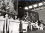 Gheorghe Gheorghiu –Dej, Rădăceanu Lothar, Al. Moghioroş, Gh. Stoica, Vasile Luca, Chişinevselu Iosif la masa prezidiului de la adunarea solemnă în cinstea celei de-a 30-a aniversări a întemeierii P.C.R. (sala Expoziţiei din Parcul Herăstrău). (8.05.1951).