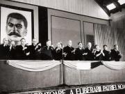 Gheorghe Gheorghiu –Dej, Petru Groza, Vasile Luca, Ana Pauker, C.I.Parhon, M. B. Mitin, Kavtaradze, K.E. Vorosilov în prezidiul adunării festive convocată în cinstea celei de-a 7 –a aniversări a eliberării României de către armata sovietică (Sala de expoziţii din Parcul de cultură şi odihnă). (22.08.1951).