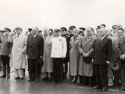 Gheorghe Gheorghiu –Dej, Petru Groza, Kavtaradze, Ana Pauker, Emil Bodnăraş, Vasile Luca, K.E. Vorosilov, Al. Moghioroş  pe aeroportul Băneasa, cu prilejul sosirii în Capitală a delegaţiei guvernamentale sovietice în frunte cu K.E. Vorosilov, pentru a participa la sărbătorirea zilei de 23 august. (22.08.1951).
