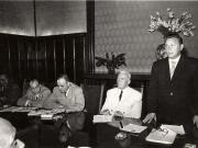 Întâlnirea lui Dej cu membrii delegaţiei sovietice de colhozuri şi tehnicieni din sovhozuri şi S.M.T. –uri, care au vizitat ţara noastră. Au fost de faţă: Petru Groza, Chişinevselu Iosif, ş.a. (10.09.1951).