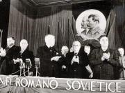 Gheorghe Gheorghiu –Dej, M. Sadoveanu, C.I.Parhon, V.P.Nichitin conducătorul delegaţiei sovietice care ne vizitează ţara, şi alte persoane în prezidiul adunării festive de la Ateneu, cu prilejul deschiderii lunii prieteniei româno-sovietice. (8.10.1951).