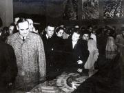 Gheorghe Gheorghiu –Dej vizitând expoziţia Aspecte din construirea comunismului în U.R.S.S.”  (pavilionul din Bd. G-ral Magheru). (5.11.1951).