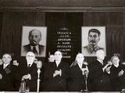 Gheorghe Gheorghiu –Dej. C.I.Parhon, Petru Groza, Kavtaradze S.I, Ana Pauker, V.P. Nichitin, Vasile Luca şi alte persoane în prezidiul şedinţei solemne consacrată celei de-a 34-a aniversări a Marii Revoluţii Socialiste din Octombrie (Sala Ateneului R.P.R.). (6.11.1951).