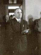 Gheorghe Gheorghiu –Dej la sediul C.C. al P.M.R. în prezenţa conducătorilor de partid şi de stat, primeşte felicitări cu prilejul zilei sale de naştere şi a decorării sale cu Medalia de Aur „Secera şi Ciocanul”. (8.11.1951).