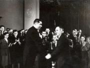 Cu ocazia împlinirii a 50 de ani de la nasterea sa, Gheorghe Gheorghiu –Dej este felicitat de către numeroase delegaţii ale organizaţiilor de partid şi de masă, colective din mari întreprinderi, etc. (la sediul C.C. al P.M.R.). (8.11.1951).