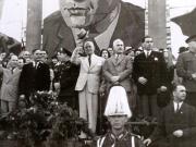 Gheorghe Gheorghiu –Dej, Petru Groza, Gh. Tătărăscu, Kavtaradze, Susaikov, Th. Georgescu,E. Bodnăraş în tribuna oficială, primind demonstraţia oamenilor muncii cu prilejul zilei de 1 Mai 1946 (Piaţa Victoriei). (01.05.1946).