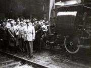 Gheorghe Gheorghiu –Dej, Petru Groza, G-ral Vasiliu Răşcanu, P. Constantinescu-Iaşi, ş.a., participă la festivitatea din Gara de Nord, unde muncitorii ceferişti predau guvernului democrat un tren, dar pregătit de ei în cinstea zilei de 1 Mai. (02.05.1946).