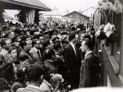 Trenul cu membrii delegaţiei guvernamentale române care a participat la Conferinţa de Pace de la Paris se înapoiază în ţară. Aspect din Gara Predeal (în tren: Gheorghe Gheorghiu –Dej, Şt. Voitec şi Florica Bagdasar). (21.09.1946).