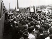 Delegaţia guvernamentală română care a participat la Conferinţa Păcii de la Paris se înapoiază în ţară. Aspect de la primirea făcută în Gara Ploieşti-Vest. Din delegaţie au făcut parte: Gheorghe Gheorghiu –Dej, Şt. Voitec, Gh. Tătărăscu, G-ral Dămăceanu, ş.a. (21.09.1946).