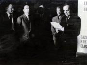 Dej vorbind la sala „Dalles” cu ocazia deschiderii expoziţiei „Refacerea şi dezvoltarea căilor ferate”. Sunt prezenţi: E. Bodnăraş, S. Zeiger, ş.a. (25.09.1946).